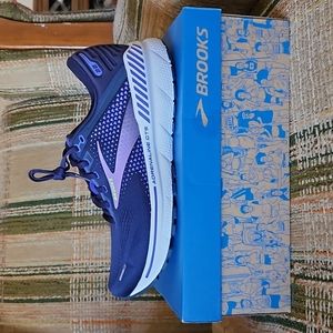 Brooks Adrenaline GTS 22